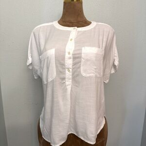 Ann Taylor LOFT soft white top,hi-low, button up, business or casual sz M tunic​
